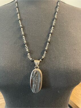 Black Beaded Pendant Necklace - Fashion Jewelry